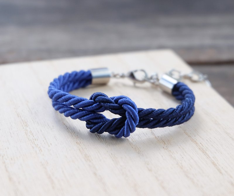 Navy blue & Admiral blue knot rope bracelet - สร้อยข้อมือ - เส้นใยสังเคราะห์ สีน้ำเงิน