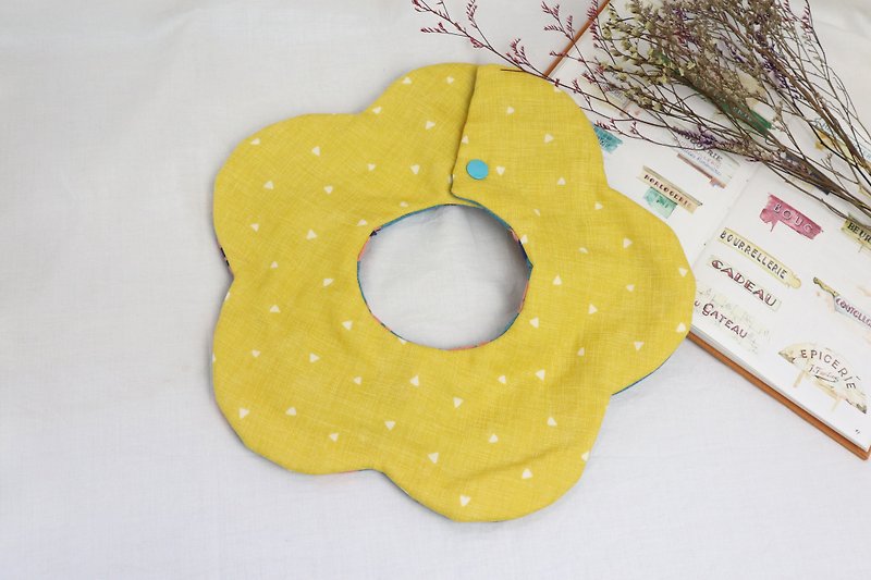 Hello baby series. Yundou│Eight-weight yarn saliva towel bib ::: yellow triangle - Bibs - Other Materials Yellow