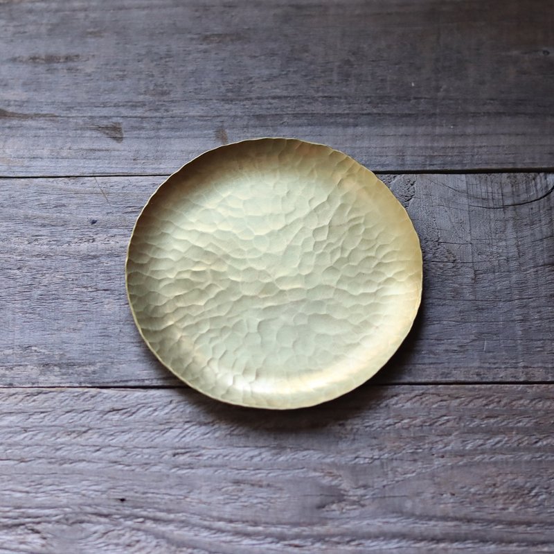 Brass small plate with hammer pattern full moon - อื่นๆ - ทองแดงทองเหลือง สีทอง