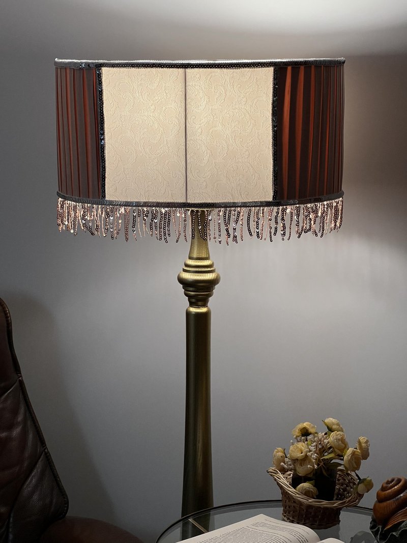 Victorian lampshade fabric with printed pattern and fringe - โคมไฟ - วัสดุอื่นๆ สึชมพู