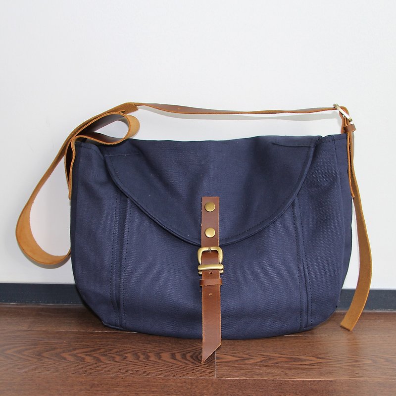 LEATHER STRAP SLING BAG / SINGLE STRAP SHOULDER BAG - 側背包/斜孭袋 - 其他材質 藍色