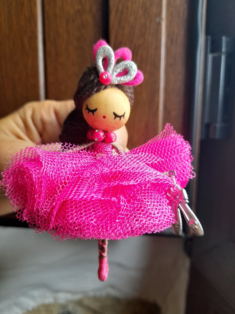 Ballerina brooch doll - 胸針 - 木頭 紫色