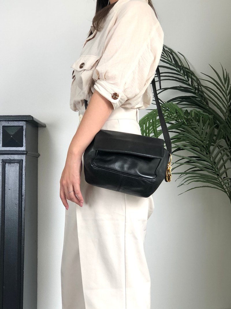 【 日本直送　名牌中古包 】Christian Dior クリスチャン ディオール ショルダーバッグ ブラック ロゴ チャーム レザー ssswaj - 側背包/斜背包 - 真皮 黑色