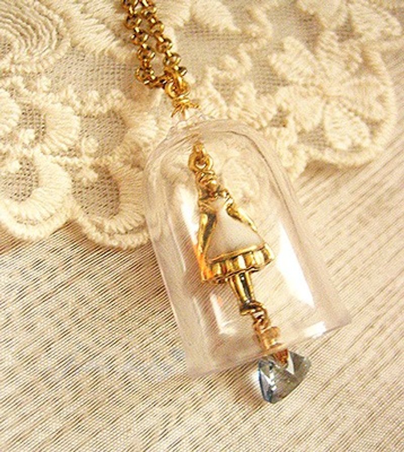 [Jolie baby] Alice series perspective - a perspective in mind trapped Alice Necklace - Necklaces - Other Metals Transparent