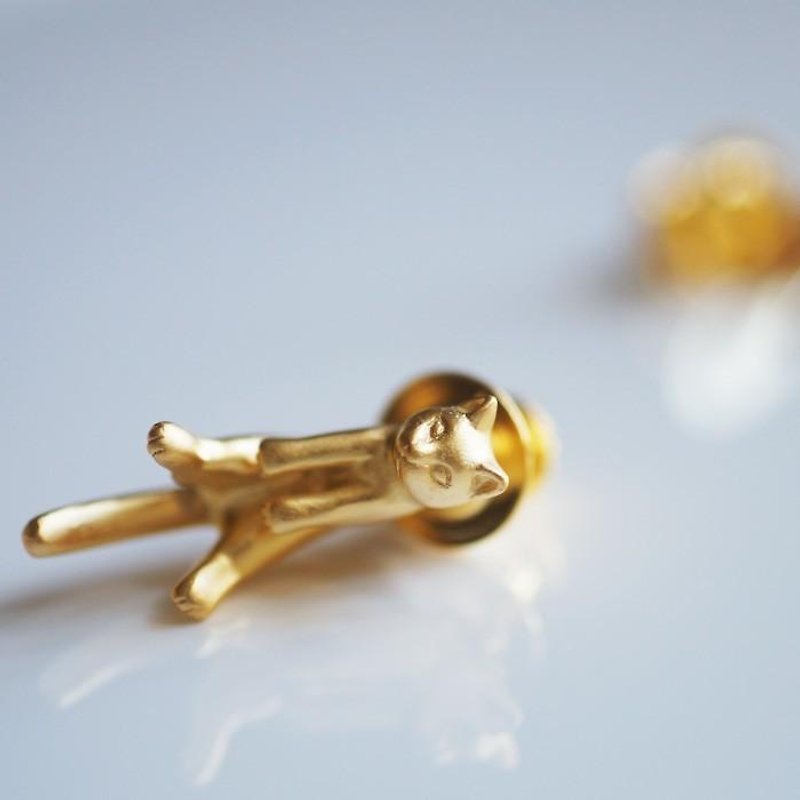 猫ピンブローチ　グリ（ゴールド） - 胸針/心口針 - 其他金屬 