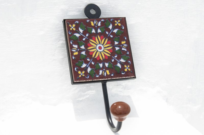 英式復古手繪陶瓷掛鉤/陶瓷掛鉤/陶瓷窗戶掛鉤-土耳其風 花朵葉子 - 衣架/衣帽架/掛勾 - 陶 多色