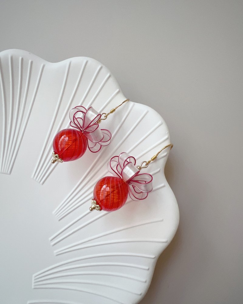 プレゼント交換 レッド ドロップ型レジンピアス - ピアス・イヤリング - レジン レッド
