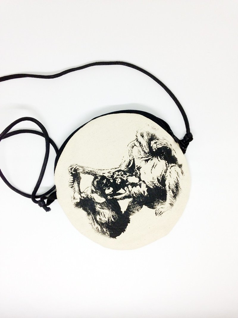 Pongo: Handmade screen printing canvas round bag (come with wax rope) - กระเป๋าแมสเซนเจอร์ - ผ้าฝ้าย/ผ้าลินิน สีกากี