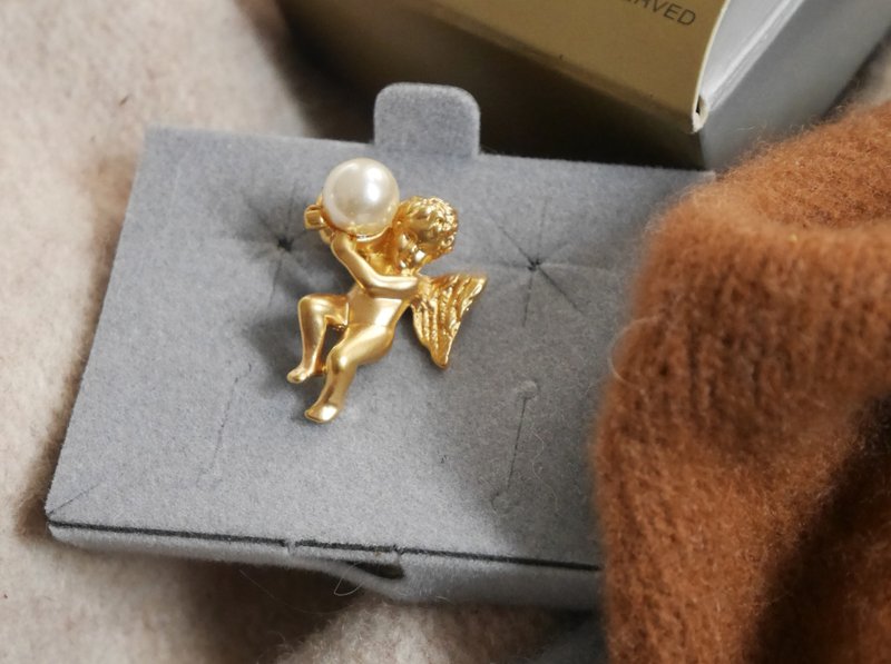 Gold and Silver Baby Antique Thick Gold Three-dimensional Pearl Angel Pin Tie Pin AVON 1997 - เข็มกลัด - โลหะ สีทอง