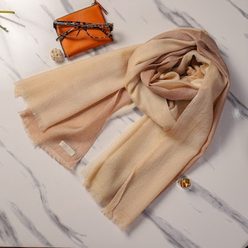 Cashmere cashmere scarf/shawl gradient ring velvet earth traveler suitable for all seasons - ผ้าพันคอถัก - ขนแกะ สีกากี