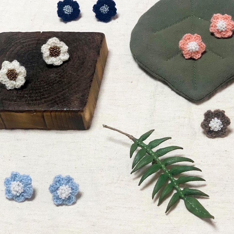 【Q-cute】Earrings Series-Braided Flowers - Earrings & Clip-ons - Wool Multicolor