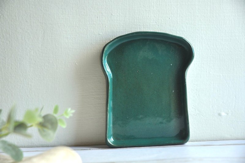 Hand-kneaded earthenware toast plate can be used as a food utensil - Items for Display - Pottery Green