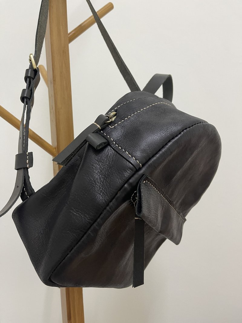 黑色軟皮拉鍊背包 – 手工縫製簡約設計 - 後背包/背包/書包 - 真皮 
