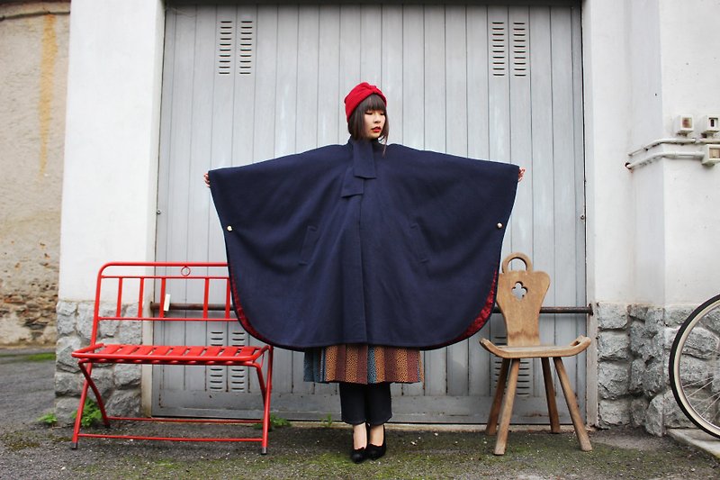 F3079 [Vintage cloak] within Cape Coat dark blue wool pattern in fine red wool cape coat - เสื้อแจ็คเก็ต - ขนแกะ สีน้ำเงิน