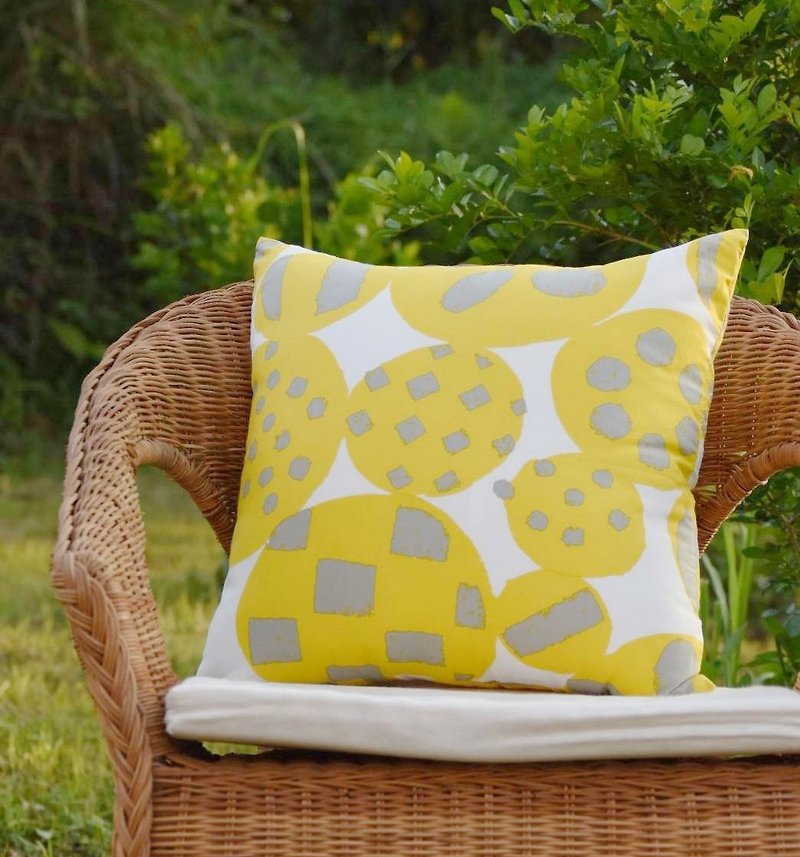 日本棉布/柳澄切片抱枕 - 枕頭/抱枕 - 棉．麻 黃色