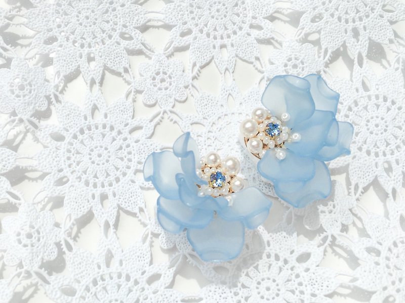 [Blue] Flower frilled earrings - ต่างหู - อะคริลิค สีน้ำเงิน