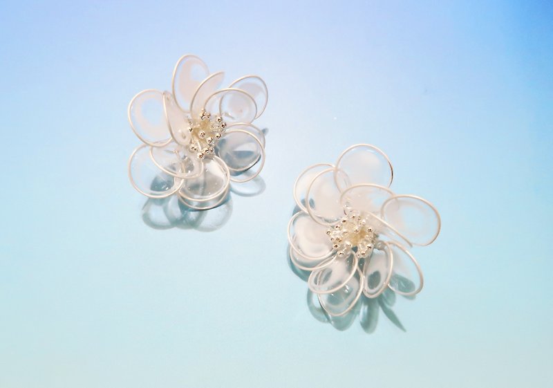 Miss Paranoid Miss Paradigm Crescent Moon Transparent Flower Resin Earrings 925 Silver / Steel Needle - ต่างหู - เรซิน สีใส