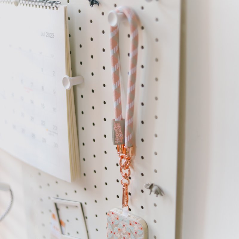 [Short Lanyard] Baby Pink | Light Pink - ขาตั้งกล้อง - วัสดุอื่นๆ สึชมพู