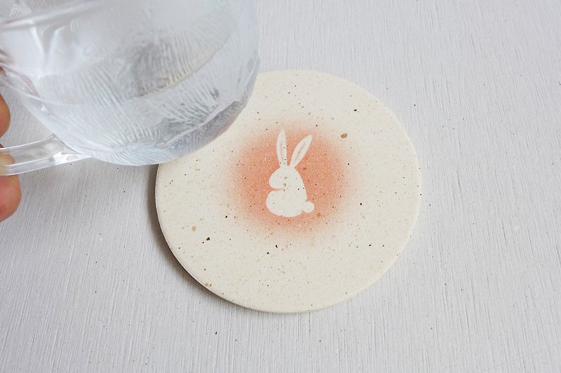 Japan [surprised] Li Feng Tang instant dry coasters - Rabbit (red) Gui diatomaceous earth diatomaceous earth absorbent instant drop drops inhibit bacterial gift - ที่รองแก้ว - วัสดุอื่นๆ 