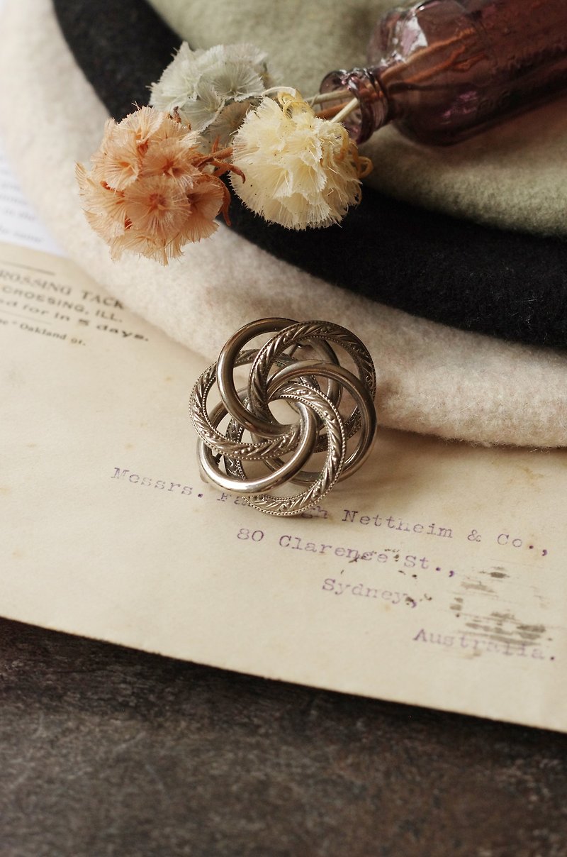 Vintage silver tone knot brooch pin - Brooches - Other Metals Silver
