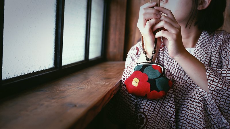 Wrist bag/chubby bag/purse/mouth gold bag/old photo Nanguo girl hand-held gold bag - Wallets - Cotton & Hemp Red