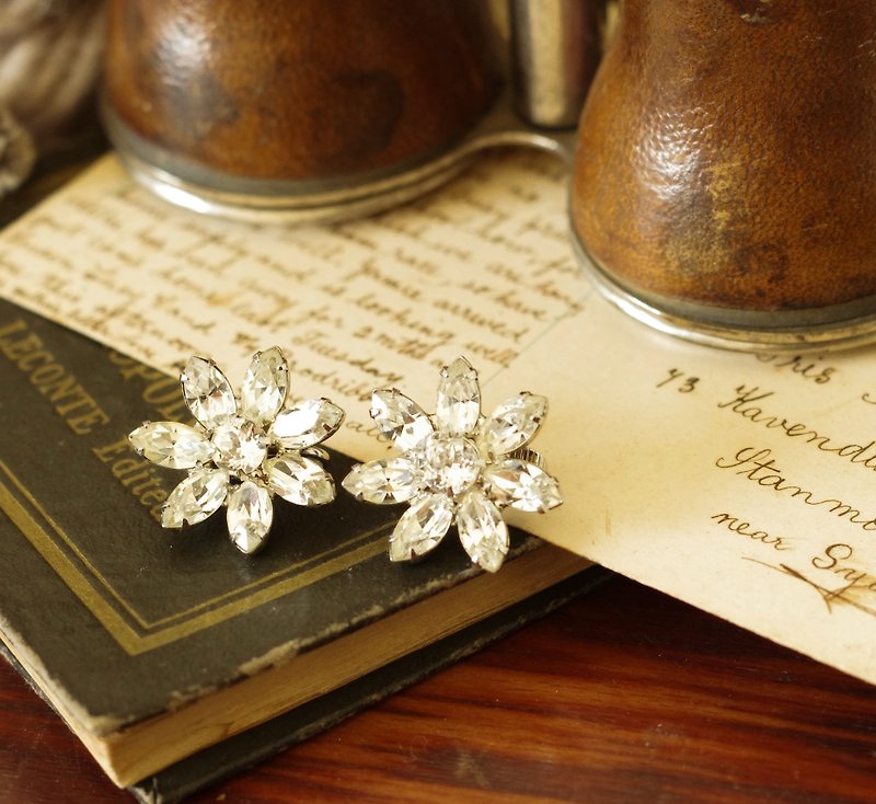 -Antique Vintage-Weiss transparent marquise Stone flower clip-on earrings C921 - ต่างหู - โลหะ สีเงิน