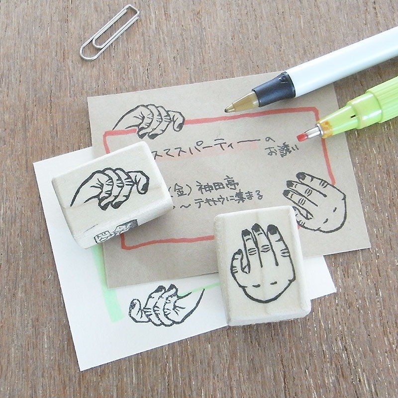 Handmade rubber stamp Hands holding paper - ตราปั๊ม/สแตมป์/หมึก - ยาง สีกากี
