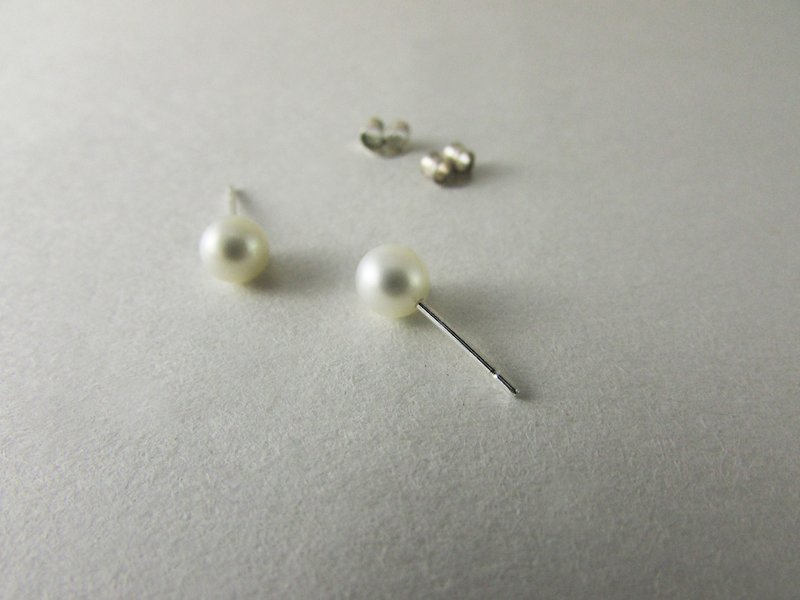 pearl earring | mittag jewelry | handmade and made in Taiwan - ต่างหู - ไข่มุก ขาว