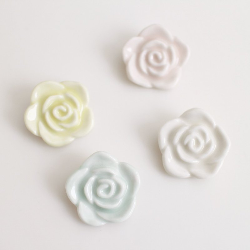 It rose brooch - Brooches - Porcelain Pink