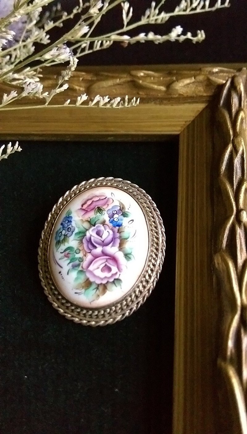 [Western antique jewelry / old age] 1970's pink purple rose miniature painting porcelain pin - Badges & Pins - Other Metals Pink