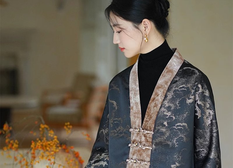 新中式復古老錢風 夾棉拼絲絨提花漢服 短外套/半裙 - 女上衣/長袖上衣 - 聚酯纖維 咖啡色