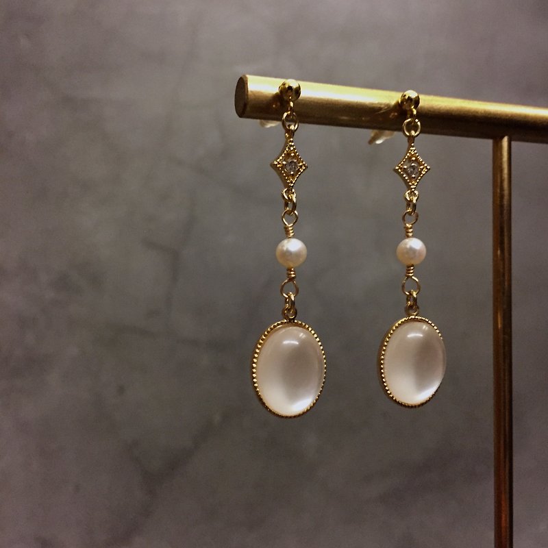 Customized 14KGF 14K Gold Moonstone Freshwater Pearl Earrings Clip-on Earrings - Earrings & Clip-ons - Semi-Precious Stones White