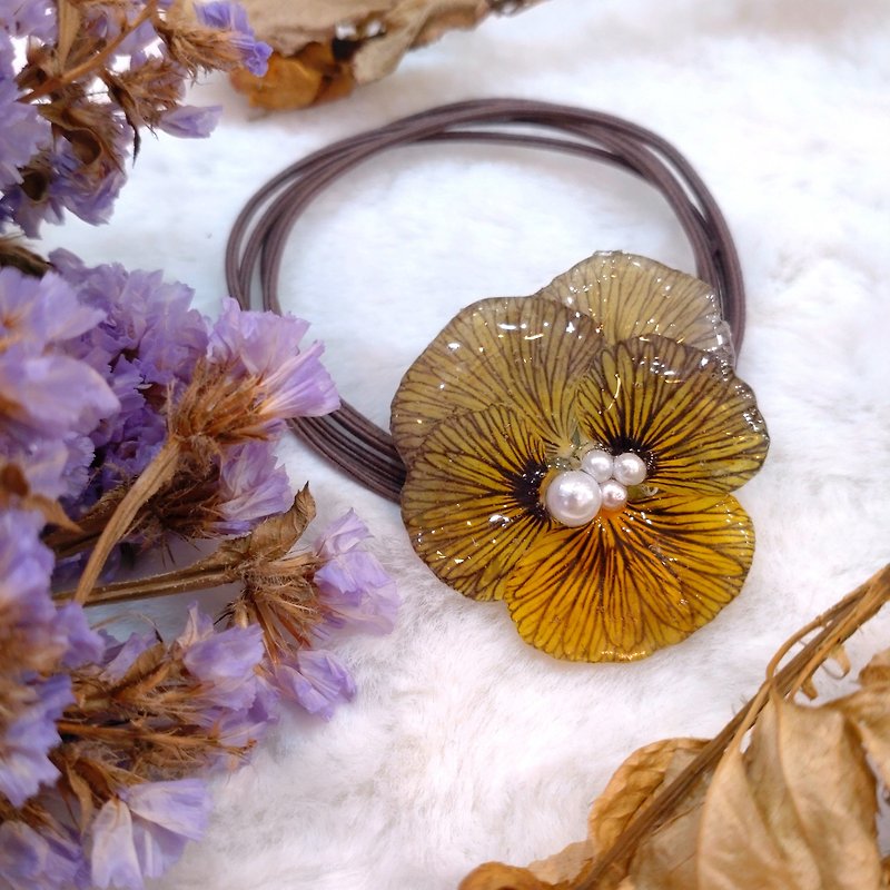 Hair band using real flowers 【Viola】 - Hair Accessories - Plants & Flowers Yellow