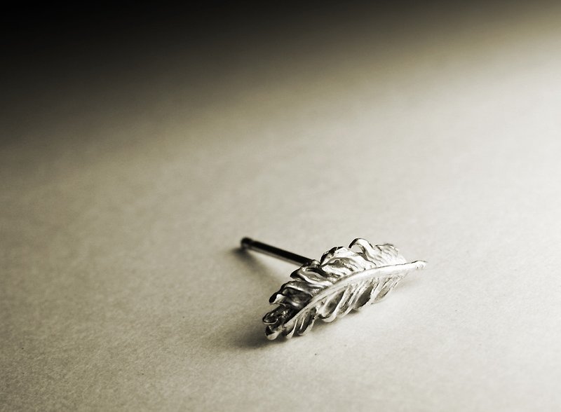 Soft feather shape sterling silver earrings (single/pair) - ต่างหู - โลหะ สีเงิน