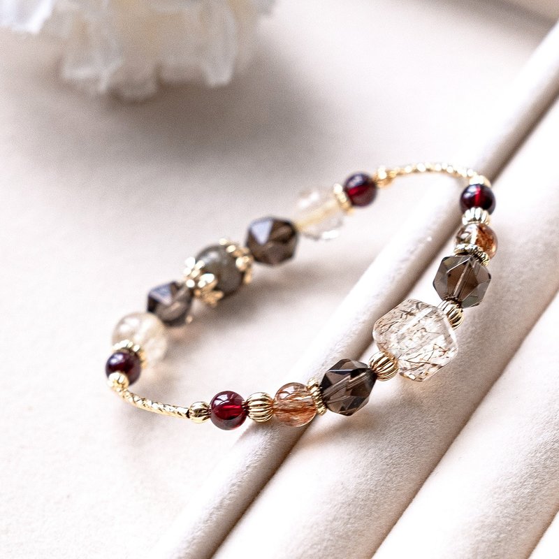 Ink pulp red. Black gold super citrine red pomegranate blue water jadeite 14K gold bracelet. wisdom and courage - Bracelets - Crystal Brown