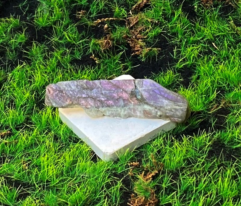 能量水晶擺件-幾何夢幻紫光拉長石 財運水晶 快速出貨 入厝禮物 - 擺飾/家飾品 - 水晶 紫色