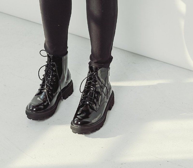 Personality band sawtooth with leather military boots mirror black - รองเท้าบูทยาวผู้หญิง - หนังแท้ สีดำ