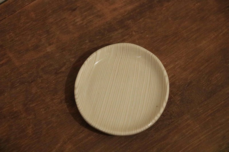 Tire twisting mini disc - Small Plates & Saucers - Porcelain White