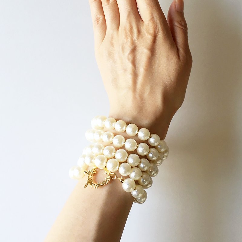 3WAY Pearl Beads Long Necklace Gold version 10mm (96cm / 10mm round beads) - สร้อยข้อมือ - พลาสติก ขาว