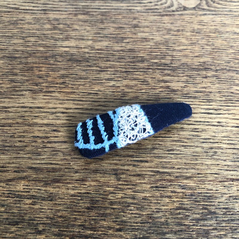 ヘアーアクセサリー　パッチンどめ ミナペルホネンファブリック ハンドメイド - 髮夾/髮圈 - 棉．麻 黑色
