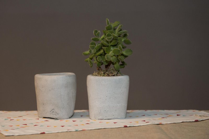 Cement utensils / pots Triangle - Plants - Cement Gray