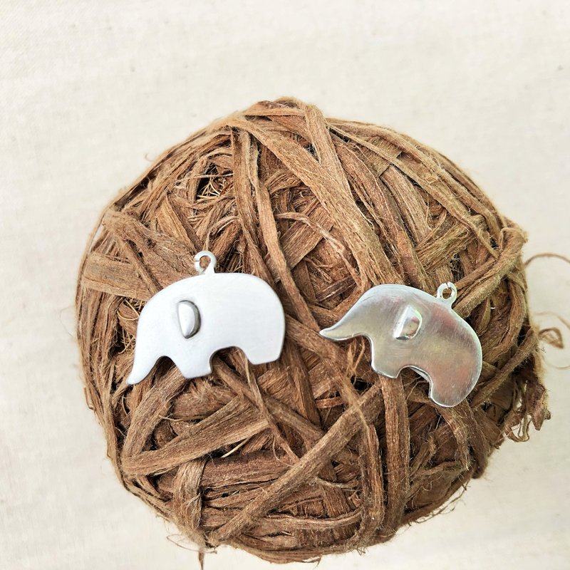 ヘビは象のネックレスを飲み込みます - ネックレス - スターリングシルバー シルバー