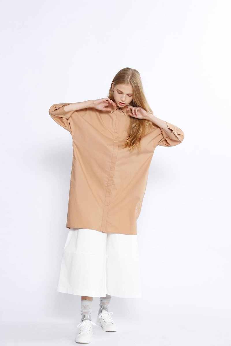High-density calendered cotton ball long shirt / khaki - เสื้อเชิ้ตผู้หญิง - ผ้าฝ้าย/ผ้าลินิน สีกากี