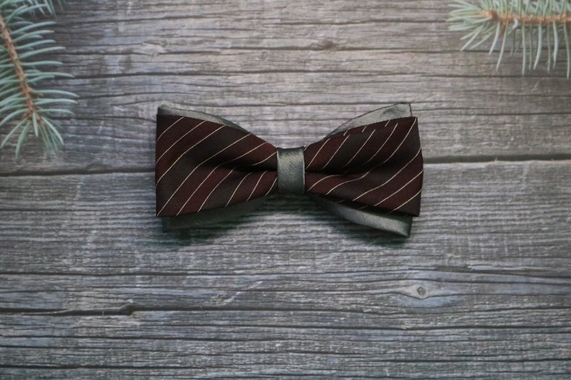 灰色のぶち色酒の赤い縞の糸は新郎の婚礼のスーツのネクタイの男を結びます - 蝶ネクタイ - シルク・絹 多色
