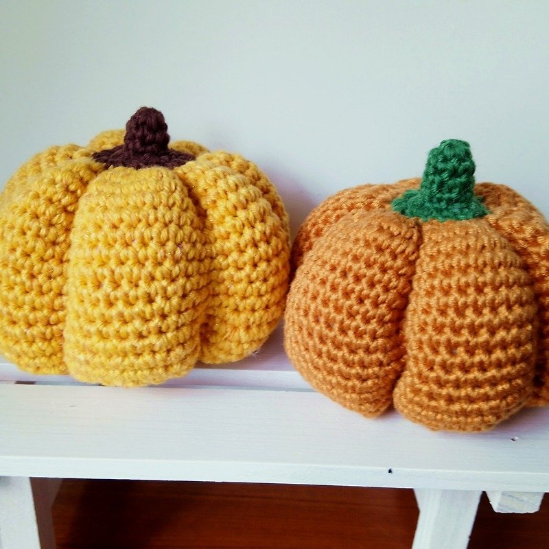 Amigurumi crochet doll: Halloween Pumpkin(M), Pumpkin(M) - ของวางตกแต่ง - เส้นใยสังเคราะห์ สีส้ม