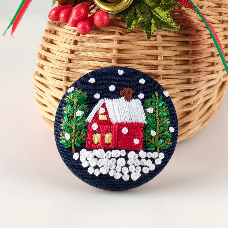 白色聖誕夜刺繡胸針 - 胸針 - 棉．麻 紅色