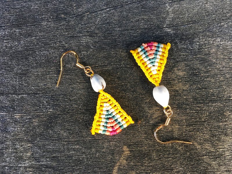 Old winding ball South American woven totem earrings - Earrings & Clip-ons - Wax Yellow