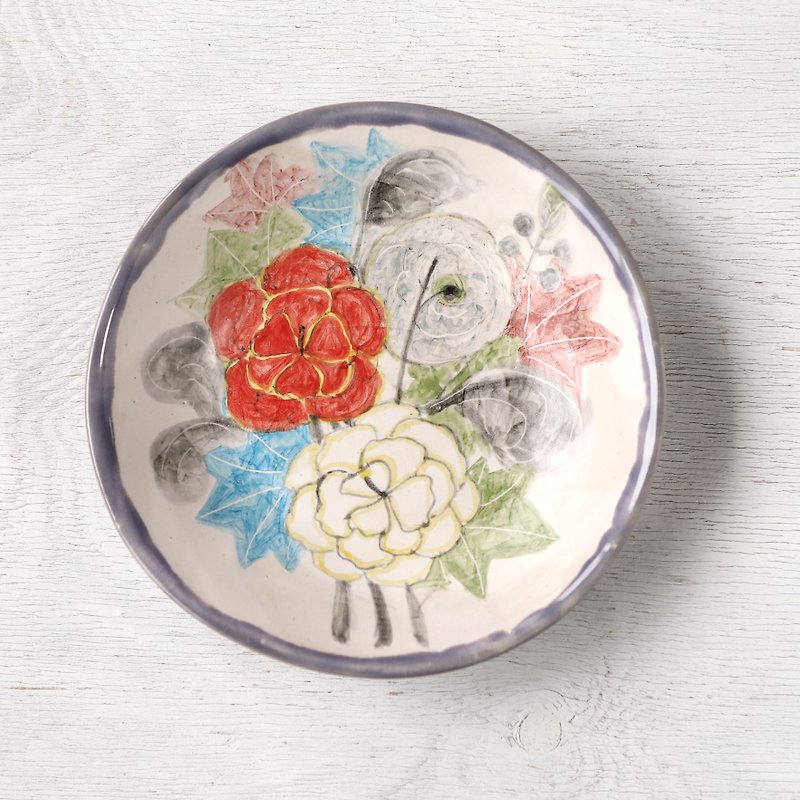 Drawing-style colored plate with standing hollyhocks - จานและถาด - ดินเผา หลากหลายสี