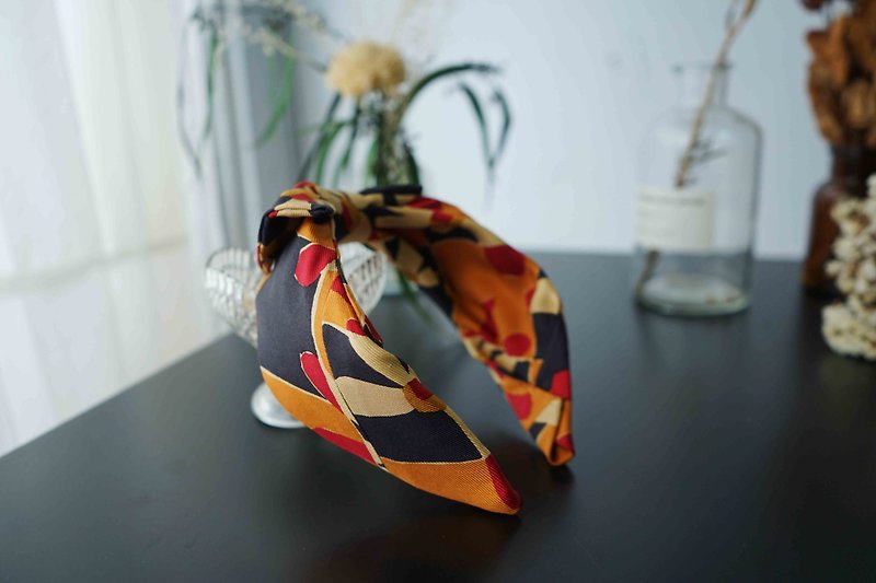 Antique tie transformed into handmade hairband - celebrate every day - bow style - Christmas gift - ที่คาดผม - ผ้าไหม สีส้ม