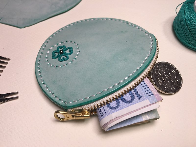 Mint color rub wax leather‧Clover- tatted lace leather coin purse / gift / YKK - Coin Purses - Genuine Leather Green